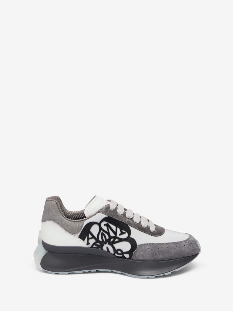 Alexander McQueen - İkonik Tasarımlar ve Sıra Dışı Moda