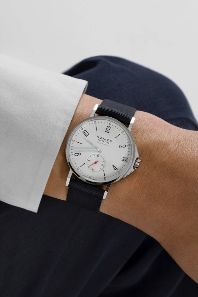 Nomos Glashütte Ahoi Neomatik 38 Date – Spor Saatin En Zarif Hali