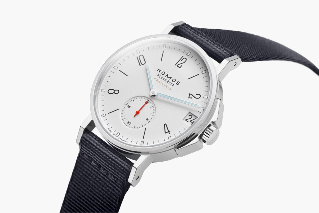 Nomos Glashütte Ahoi Neomatik 38 Date – Spor Saatin En Zarif Hali
